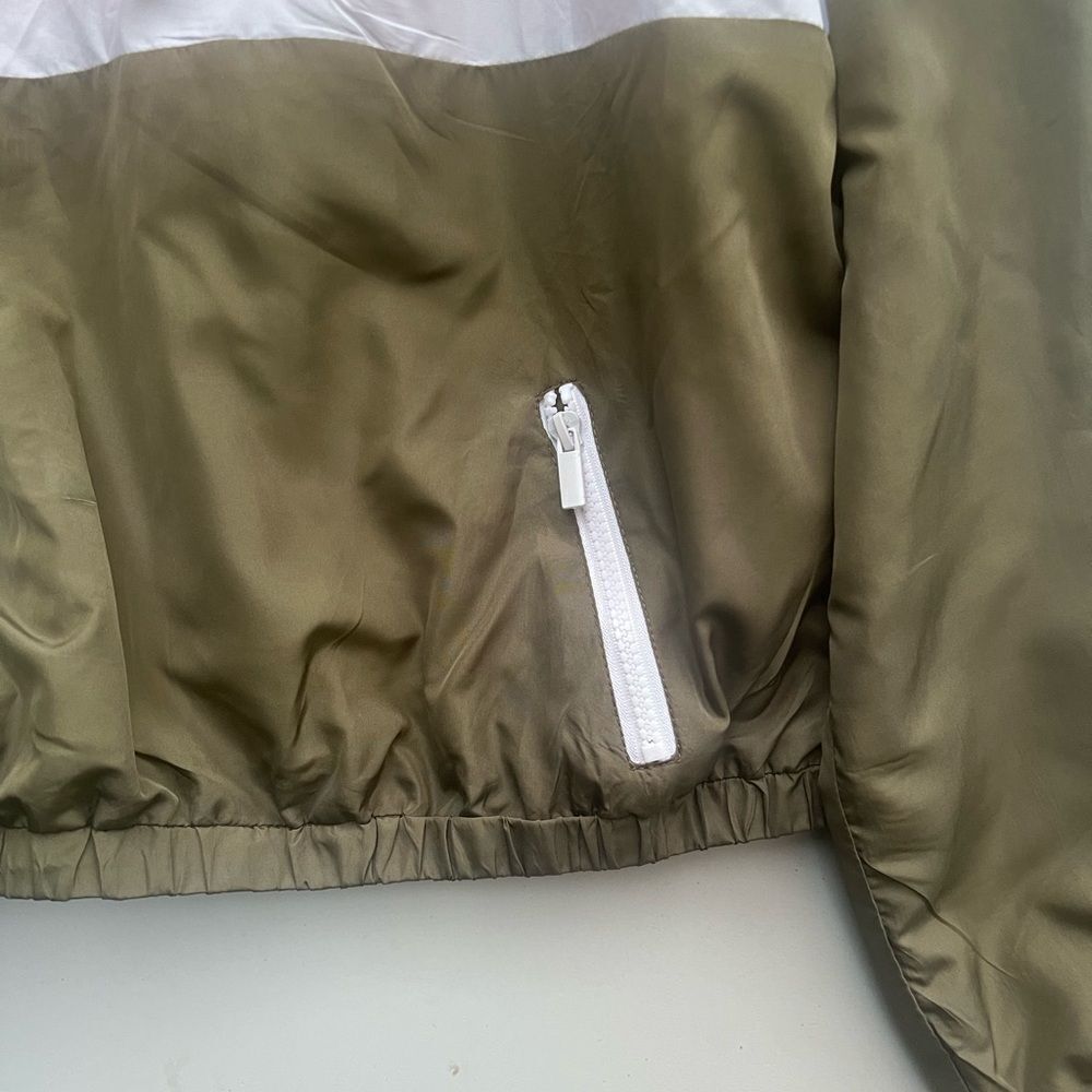 rue21 Cropped Windbreaker size M - Picture 2 of 5